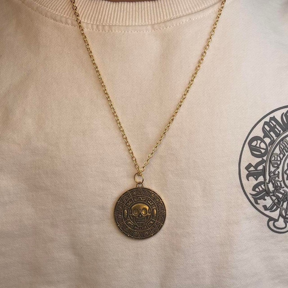 Gold y2k pendant necklace